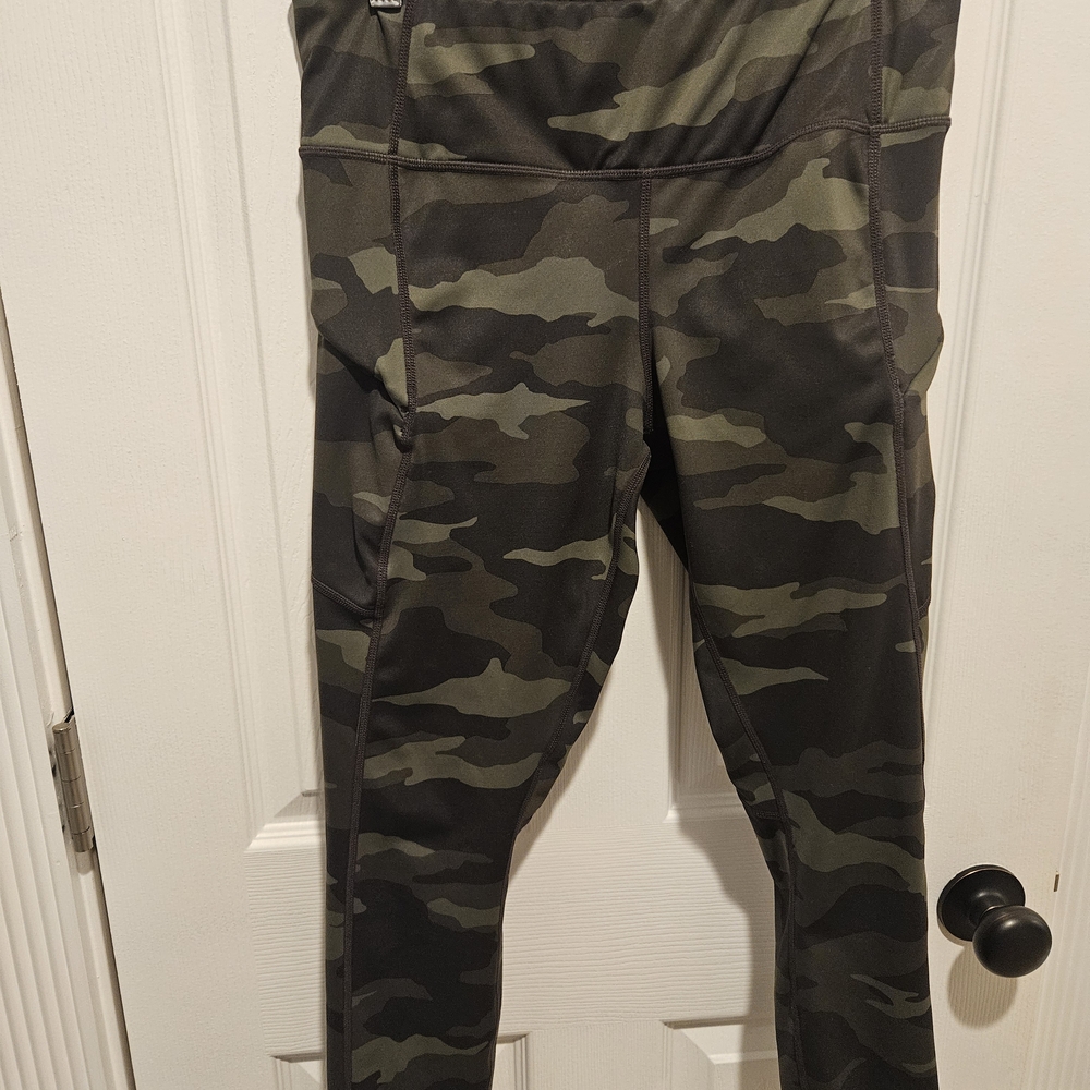 Athleta Green Camouflage Leggings